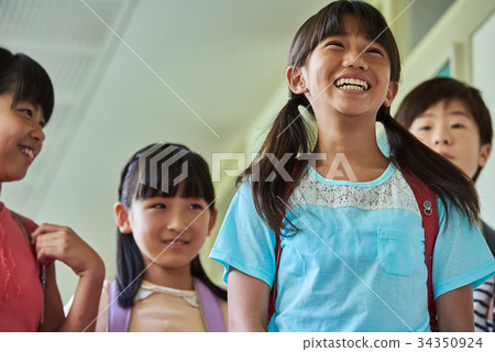 小學上學走廊 34350924