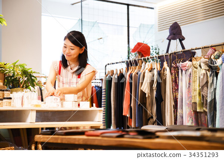 Clerk Salesperson female staff miscellaneous goods select shop photography cooperation: TENOHA DAIKANYAMA 34351293