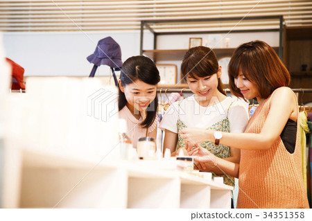 購物購物女裝商品選擇商店攝影合作：TENOHA DAIKANYAM 34351358