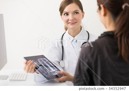 Foreign female doctor 34352947
