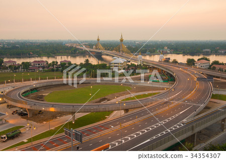 Maha Chesadabodindranusorn Bridge at sunset in Nonthaburi, Thail 34354307