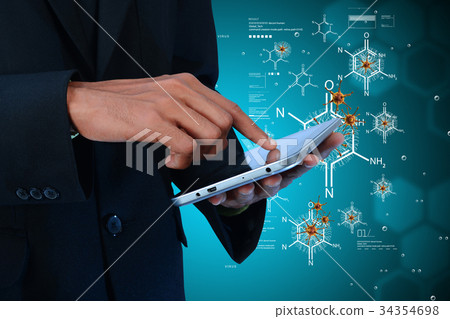 The doctor analysing the virus 34354698