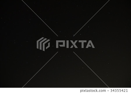 北斗星和人造衛星的軌跡 34355421