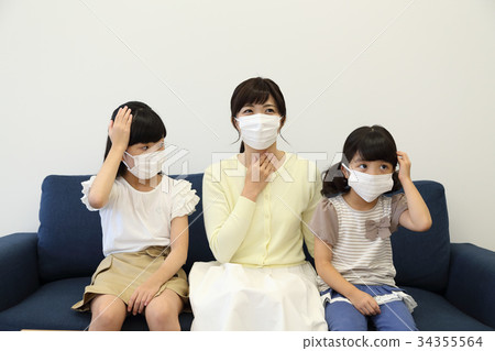 感冒的姐姐和母親 34355564