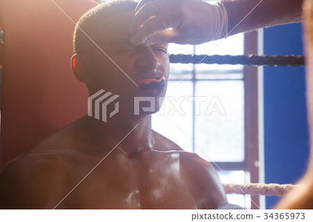 Trainer applying cream on man face 34365973