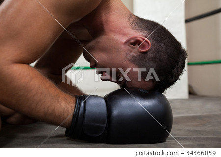 Boxer relaxing in the boxing ring 34366059