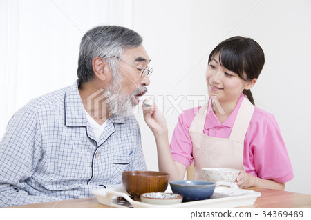 Elderly person care assistance scene food assistance carer 34369489