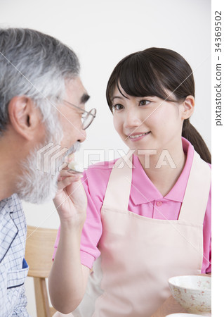Elderly person care assistance scene food assistance carer 34369502