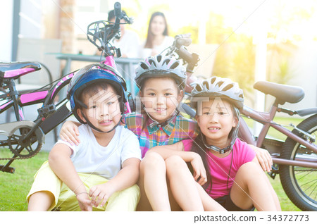 Happy childhood Happy childhood 34372773