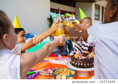 Children toasting juice 34375849