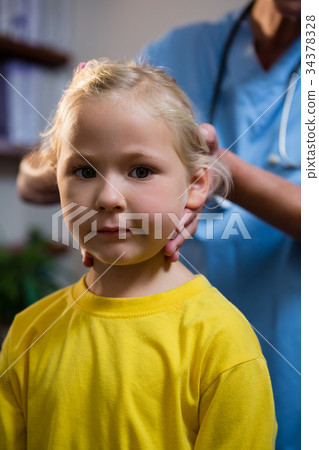 Female doctor examining a little girl Female doctor examining a little girl 34378328