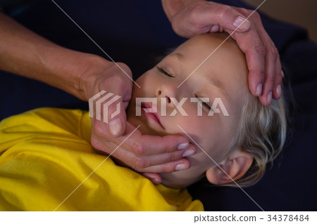 Female doctor examining a little girl 34378484