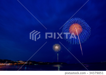 [Kanagawa] Yugawara Onsen Maritime Fireworks Festival 34379851