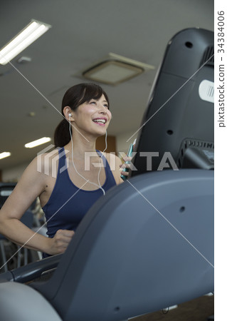A woman running while listening to music 34384006