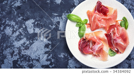 ham served on dish 34384092