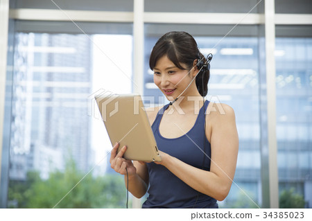 Gym trainer image 34385023