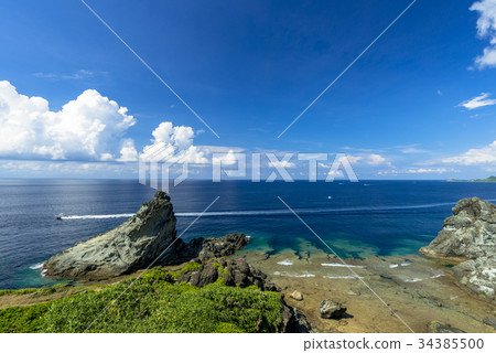 The sea of the coral reef of Ogisanzaki Island on Ishigaki Island 34385500