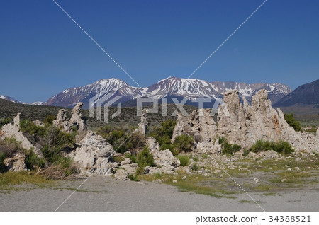 Lime Lake in the US Mono Lake and the Sierra Nevada Mountains 34388521
