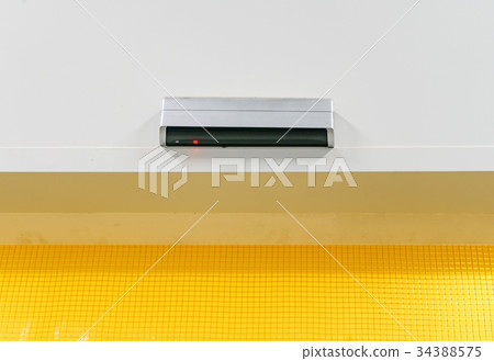 Roller shutter door with automatic motion sensor Roller shutter door with automatic motion sensor 34388575