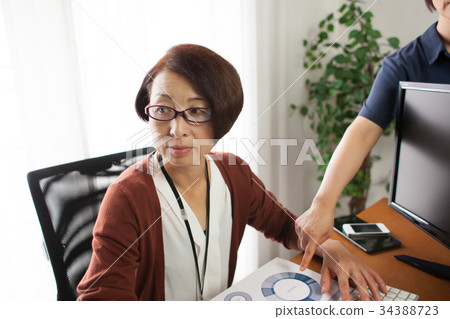 Middle Female Career Woman President Instruction 34388723