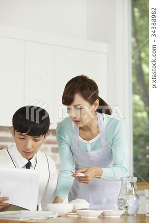 學生,媽媽,早上,候選人 學生,媽媽,早上,候選人 34388982