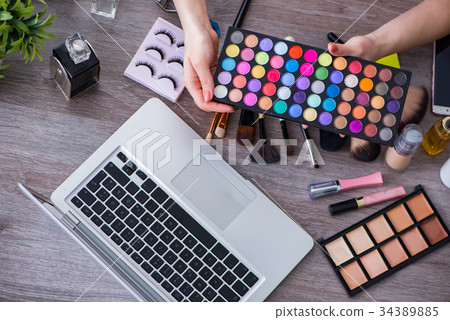 Fashion blogger with make-up accessories 34389885