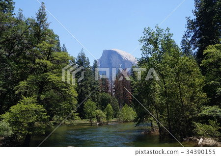 Half Dome and Merced River seen from Sentinel Bridge in Yosemite, USA 34390155