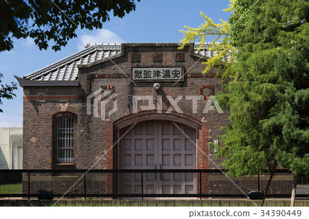 Anon prison jail main gate 34390449
