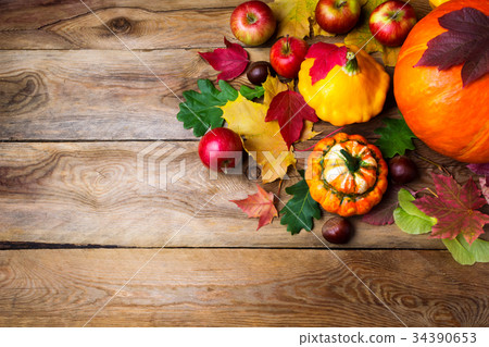 Frame of apple, pumpkin and fall leaves copy space 34390653