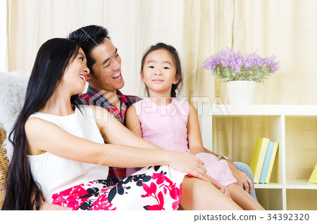 Asian family 34392320
