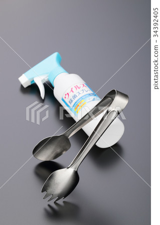 Tong and disinfectant spray 34392405