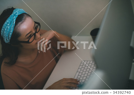 主婦 家庭主婦 個人電腦 34392740