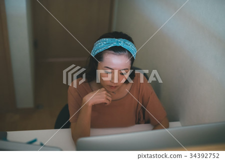 女生 女孩 女性 34392752