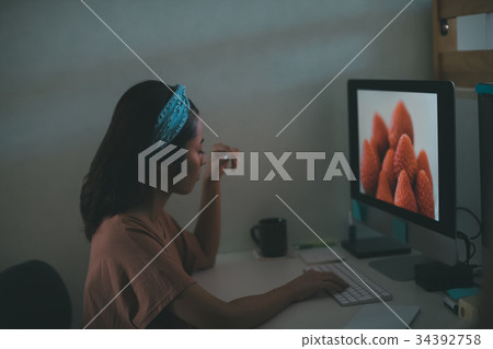 Housewife, housewife, computer 34392758