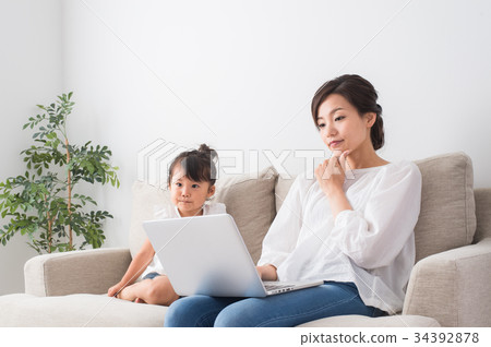 家庭工作媽媽圖像 家庭工作媽媽圖像 34392878