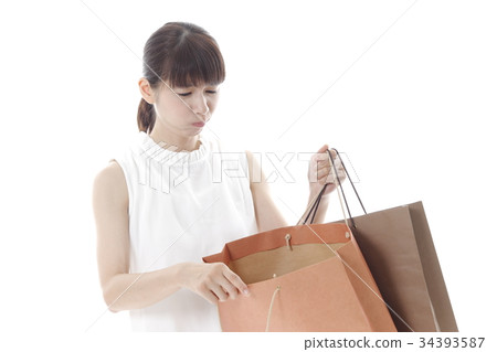 Women who lost what they bought 34393587