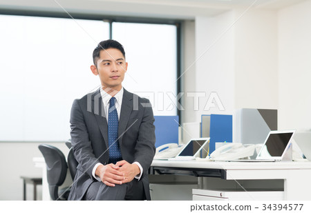 一個年輕的商人 34394577