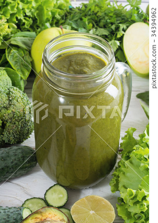 Green detox smoothie 34394962