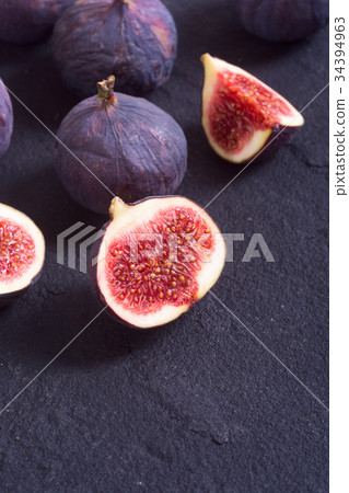 Ripe sweet figs 34394963