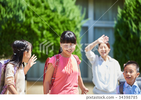 Elementary school ground 34398785