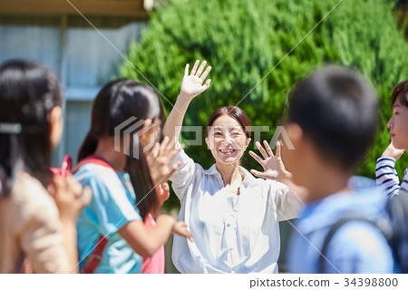 Elementary school ground 34398800