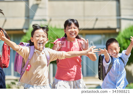 Elementary school ground 34398821