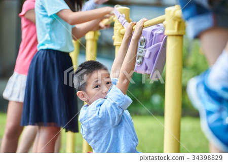 Elementary school ground play 34398829