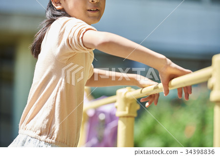 Elementary school ground play Elementary school ground play 34398836