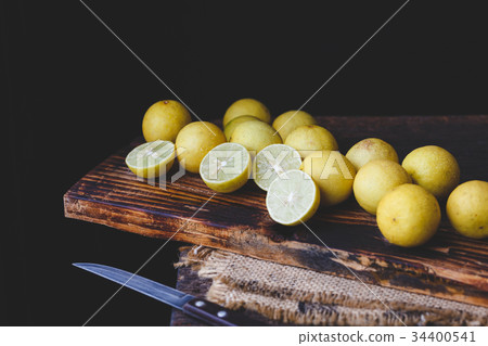 Fresh Yellow Lemons Fresh Yellow Lemons 34400541
