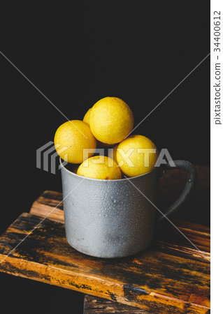 Fresh Yellow Lemons Fresh Yellow Lemons 34400612