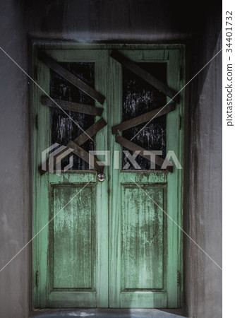 abandoned, damaged 34401732