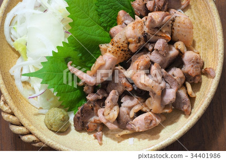 當地雞肉的木炭燒烤 當地雞肉的木炭燒烤 34401986