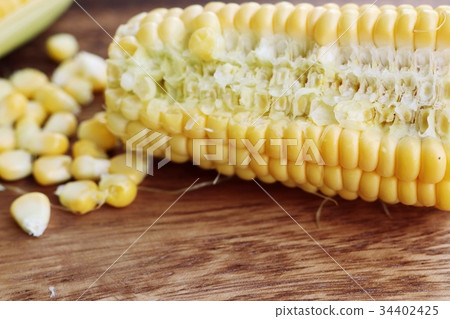 fresh corn fresh corn 34402425