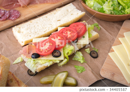 cooking italian sandwich 34405587